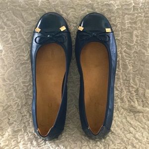 NWT 7.5 Navy authentic Vionic flats